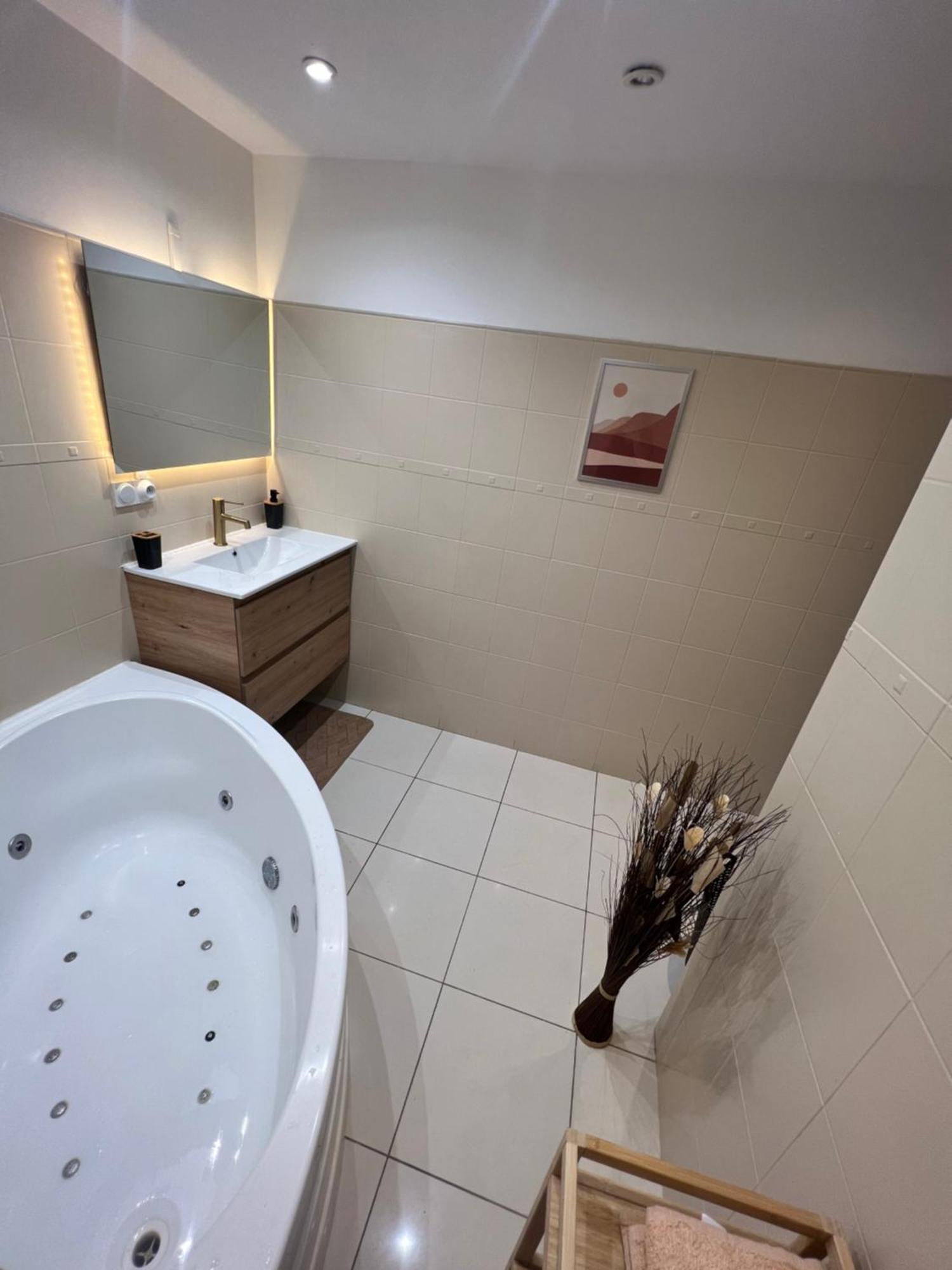Appartement Pres De Paris, Disney & Cdg Tremblay-en-France Exterior photo
